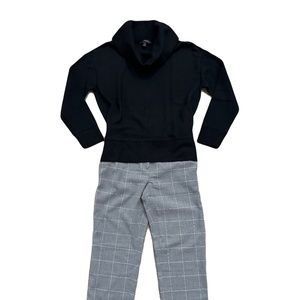 (19) Banana Republic Cowl Neck Sweater, Black Color, Size Medium Petite